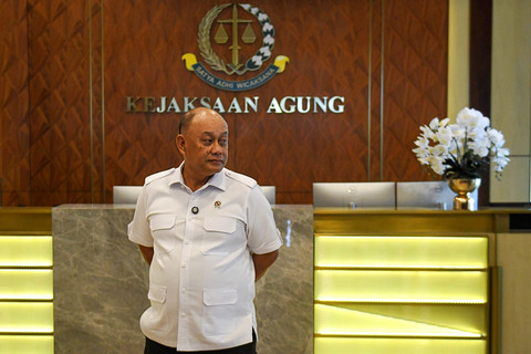 Kepala Badan Gizi Nasional (BGN) Dadan Hindayana bersiap menyampaikan keterangan kepada wartawan usai bertemu dengan Jaksa Agung ST Burhanuddin di Gedung Kejaksaan Agung, Jakarta, Selasa (17/3/2026). Foto: Aditya Pradana Putra/ANTARA FOTO