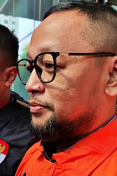 Mantan Stafsus Menag Yaqut Cholil Qoumas, Ishfah Abidal Aziz alias Gus Alex ditahan KPK terkait kasus kuota haji, Selasa (17/3). Foto: Jonathan Devin/kumparan