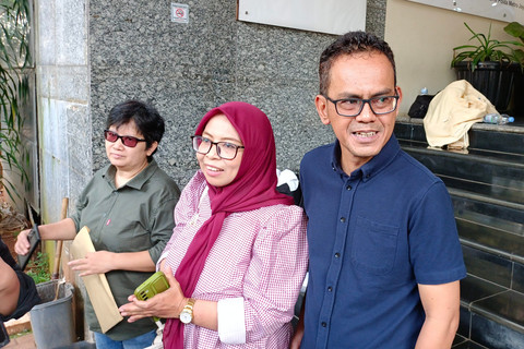 Kuasa hukum Inara Rusli, Daru Quthny, saat ditemui di Polda Metro Jaya. Foto: Aprilandika Pratama/kumparan