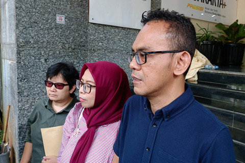 Kuasa hukum Inara Rusli, Daru Quthny, saat ditemui di Polda Metro Jaya. Foto: Aprilandika Pratama/kumparan