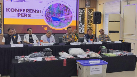 Kapolrestabes Medan, Kombes Pol Jean Calvijn Simanjuntak, saat konferensi pers pengungkapan mayat di dalam boks di kantornya, Medan, Selasa (17/3/2026). Foto: Amar Marpaung/kumparan