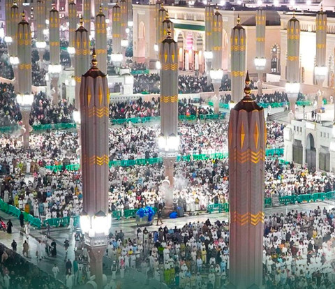 Tarawih di halaman Masjid Nabawi pada malam ke-29 Ramadan di Arab Saudi, 17 Maret 2026 Foto: X/@PRAGOVSA