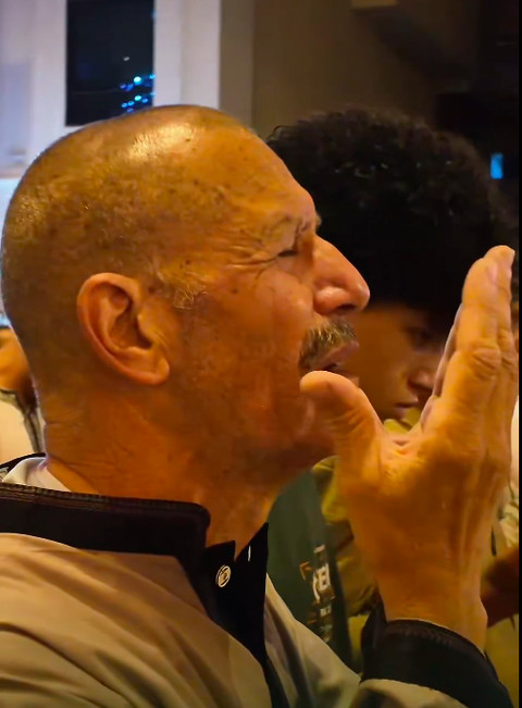 Jemaah mengikuti doa qunut pada salat Tarawih malam 29 Ramadan di Masjidil Haram, 17/3/2026. Foto: hmm.gov.sa