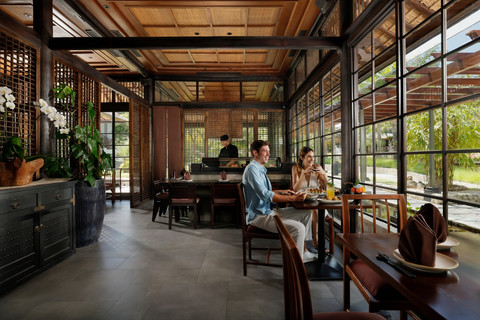 Sensasi makan di Padma Resort Legian. Foto: dok. Padma Resort Legian