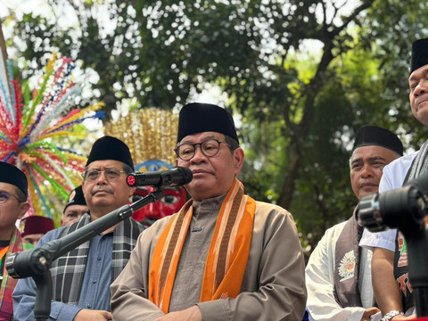Gubernur DKI Jakarta, Pramono Anung menjawab pertanyaan wartawan soal Andilan Kebo, soal penitipan kendaraan di kantor-kantor Pemprov DKI, soal permintaan penambahan armada bus Blok M-Soetta, Rabu (18/3). Foto: Amira Nada Fauziyyah/kumparan