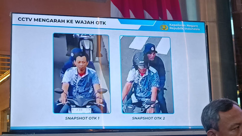 Tampang dua orang pelaku penyiraman air keras terhadap Andrie Yunus yang disampaikan oleh Dirreskrimum Polda Metro Jaya, Kombes Pol Iman Imannudin pada Rabu (18/3). Foto: Ryan Iqbal/kumparan
