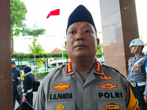 Kapolresta Yogyakarta Kombes Pol Eva Guna Pandia mengatakan pihaknya mengantongi ciri-ciri mobil yang menabrak pebalap World Supersport Aldi Satya Mahendra.  Foto: Arfiansyah Panji Purnandaru/kumparan