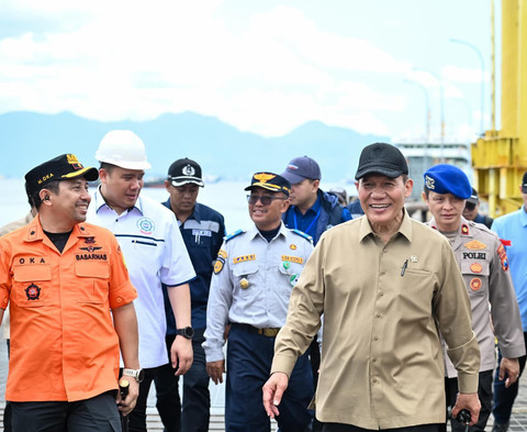 Anggota Komisi VII DPR RI, Bambang Haryo Soekartono meninjau Pelabuhan Ketapang, Banyuwangi. Foto: kumparan