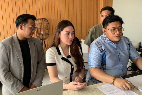 Cindy Rizap klarifikasi soal tudingan jadi orang ketiga dalam rumah tangga penyanyi cilik Maissy, Kamis (19/3/2026). Foto: Vincentius Mario/kumparan