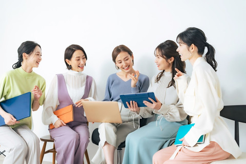 Keuntungan memperluas networking setelah berkeluarga. Foto: Shutterstock