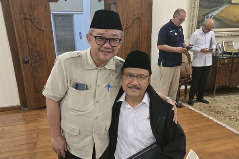 Menteri Sosial sekaligus Sekjen PBNU Saifullah Yusuf (Gus Ipul) bersama Mendikdasmen sekaligus Sekum Muhammadiyah Abdul Mu'ti. Foto: Kemensos RI