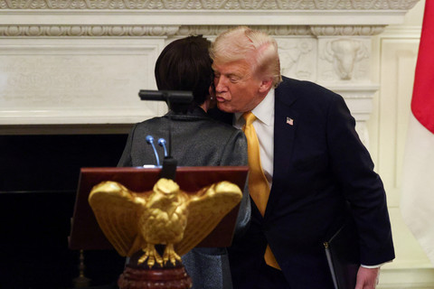 Perdana Menteri Jepang Sanae Takaichi menyampaikan pidato saat jamuan makan malam yang diselenggarakan oleh Presiden AS Donald Trump di Gedung Putih, Washington, DC, Amerika Serikat, Kamis (19/3/2026). Foto: Kevin Lamarque/REUTERS