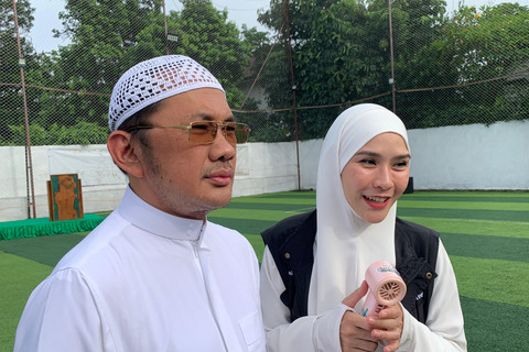 Hanung Bramantyo dan Zaskia Adya Mecca ditemui usai melaksanakan salat Idul Fitri 1447 H di Jagakarsa, Jakarta Selatan, Sabtu (21/3/2026). Foto: Vincentius Mario/kumparan