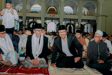 Mensos Saifullah Yusuf di Majid Nasional Al Akbar, Surabaya, Sabtu (21/3/2026). Foto: Kemensos RI