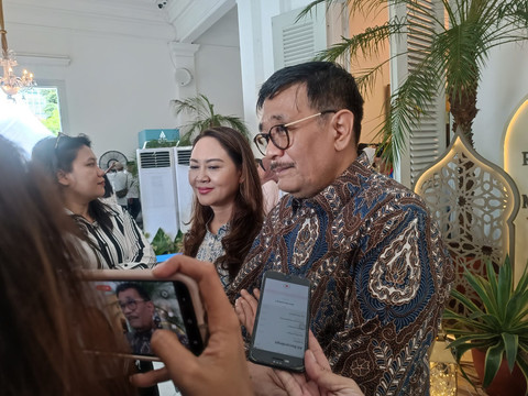Gubernur DKI Jakarta Ke-16, Djarot Saiful Hidayat saat menghadiri agenda open house halal bihalal di Pendopo Balaikota, Sabtu (21/3). Foto: Ryan Iqbal/kumparan