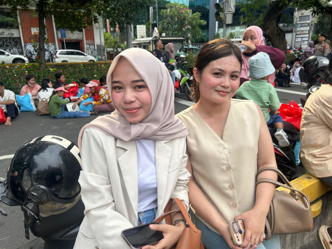 Eka (24) perantau dari Palembang (kiri) dan Wanceria (24) perantau dari Nias (kanan). Foto: Nauval Pratama/kumparan
