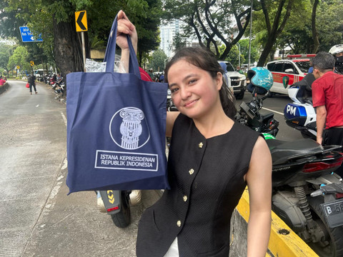 Mulya (22) perantau dari Sumatera Utara yang berkesempatan masuk bertemu Presiden Prabowo.  Foto: Nauval Pratama/kumparan