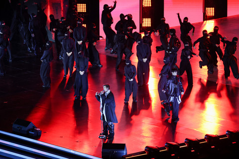 Boy group K-pop BTS tampil dalam konser di Gwanghwamun Square, Seoul (21/3). Foto: KIM HONG-JI/AFP