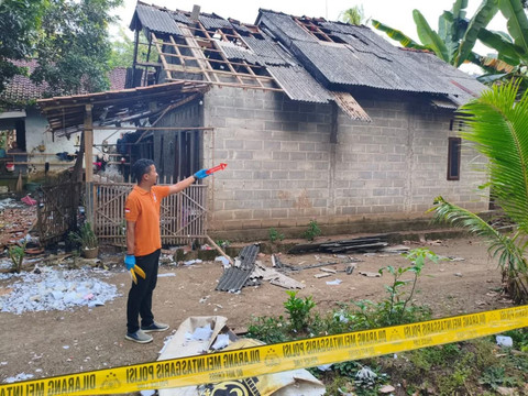 Rumah warga di Purworejo rusak akibat ledakan mercon, Jumat (20/3).  Foto: Dok. Istimewa