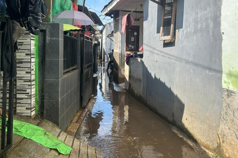 Situasi terkini banjir yang melanda Jalan H Hanafi, Ciracas, Jakarta Timur, Minggu (22/3/2026). Foto: Nauval Pratama/kumparan