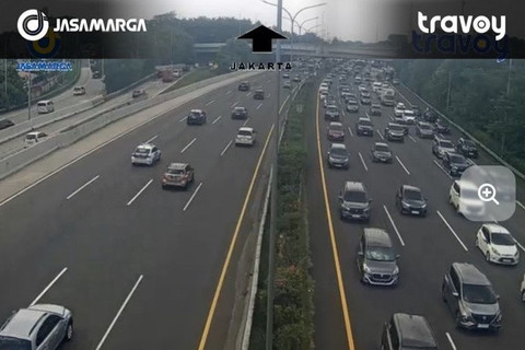 Kondisi lalu lintas Tol Jagorawi, Jakarta, Minggu (22/3/2026). Foto:  Travoy Jasa Marga