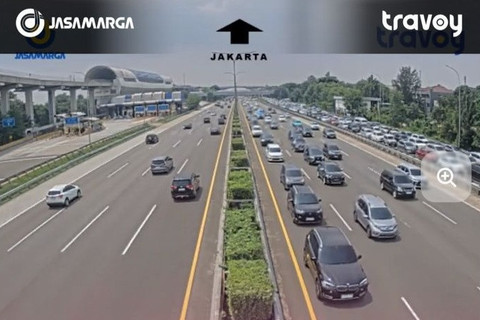 Kondisi lalu lintas Tol Jagorawi, Jakarta, Minggu (22/3/2026). Foto:  Travoy Jasa Marga