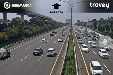 Kondisi lalu lintas Tol Jagorawi, Jakarta, Minggu (22/3/2026). Foto:  Travoy Jasa Marga