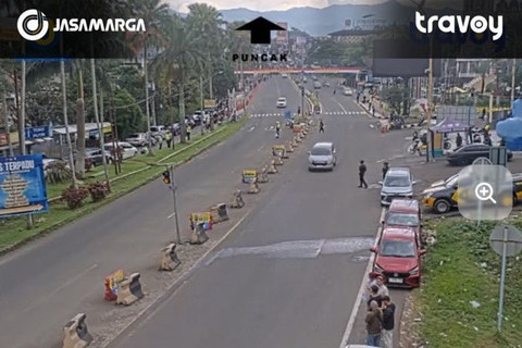 Kondisi lalu lintas Tol Jagorawi, Jakarta, Minggu (22/3/2026). Foto:  Travoy Jasa Marga