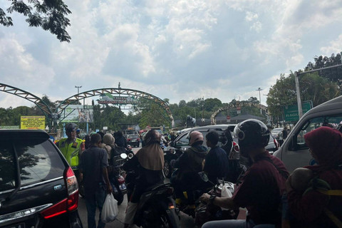 Pengunjung berwisata di Taman Margasatwa Ragunan, Jakarta, MInggu (22/3/2026). Foto: Amira Nada Fauziyyah/kumparan