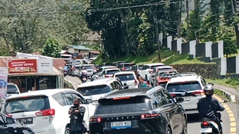 Kondisi lalu lintas di Puncak, Cipanas, Cianjur, Minggu (22/3/2026).  Foto: kumparan