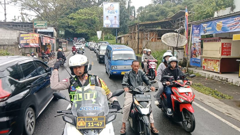 Kondisi lalu lintas di Puncak, Cipanas, Cianjur, Minggu (22/3/2026).  Foto: kumparan