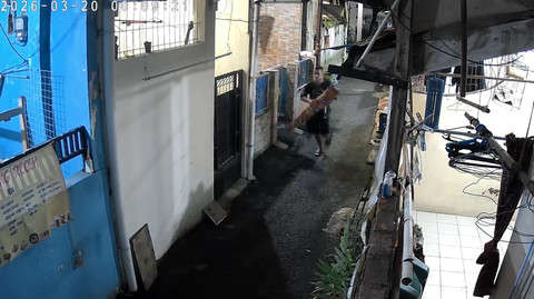 Rekaman CCTV dari sekitar rumah korban yang diduga usai kejadian pembunuhan tragis.  Foto: Dok. Istimewa