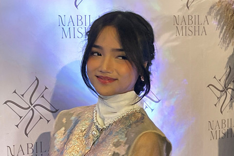 Selebgram Fujianti Utami Putri saat peluncuran koleksi terbaru Nabila Misha di Hutan Kota by Plataran, Jakarta Pusat, Senin (16/2/2026). Foto: Salsha Okta Fairuz/kumparan