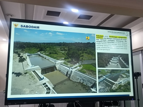 Rancangan Sabo Dam yang akan dibangun di Kecamatan Takka dan Kabupaten Pidie Jaya, disampaikan oleh Mendagri Tito Karnavian di kediamannya pada Senin (23/3) Foto: Ryan Iqbal/kumparan
