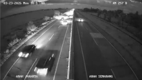 Lalin di tol Cipali arah Jakarta, Senin (23/3) malam. Foto: Dok. CCTV Kemenhub