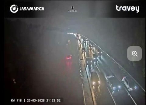 Lalu Lintas Cipularang arah Jakarta, Senin (23/3) malam. Foto: Dok. Travoy Jasa Marga
