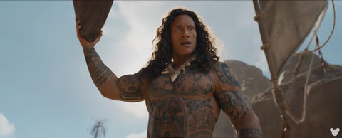 Aktor  Dwayne Johnson alias The Rock bikin kejutan lewat penampilannya sebagai karakter Maui. Foto: YouTube Disney