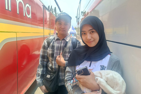 Tiara, salah satu warga yang mudik di Terminal Kampung Rambutan, Jakarta Timur, Selasa (24/3/2026). Foto: Ryan Iqbal/kumparan