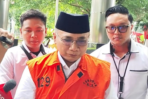 Tersangka kasus dugaan korupsi kuota haji dan penyelenggaraan ibadah haji Yaqut Cholil Qoumas tiba di Gedung Merah Putih KPK, Jakarta, Rabu (25/3/2026).   Foto: Jonathan Devin/kumparan