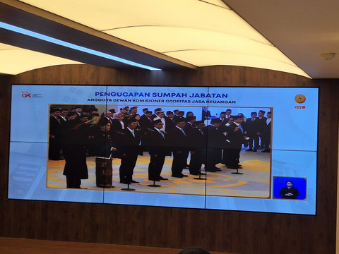  Pelantikan Anggota Dewan Komisioner OJK di Gedung MA, Jakarta Pusat pada Rabu (25/3). Foto: Argya D. Maheswara/kumparan 