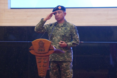 Panglima TNI Jenderal TNI Agus Subiyanto didampingi Kasad Jenderal TNI Maruli Simanjuntak, Kasal Laksamana TNI Muhammad Ali, dan Kasau Marsekal TNI Mohamad Tonny Harjono memimpin penyerahan dan pelantikan jabatan di Mabes TNI (25/3/2026). Foto: Dok. Puspen TNI