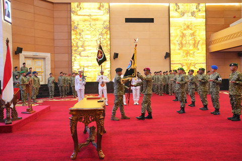 Panglima TNI Jenderal TNI Agus Subiyanto didampingi Kasad Jenderal TNI Maruli Simanjuntak, Kasal Laksamana TNI Muhammad Ali, dan Kasau Marsekal TNI Mohamad Tonny Harjono memimpin penyerahan dan pelantikan jabatan di Mabes TNI (25/3/2026). Foto: Dok. Puspen TNI