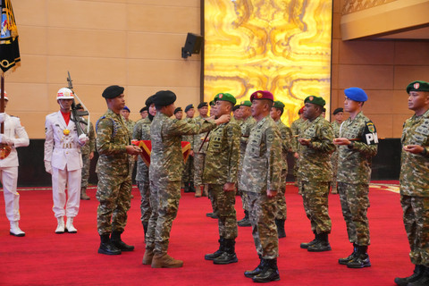 Panglima TNI Jenderal TNI Agus Subiyanto didampingi Kasad Jenderal TNI Maruli Simanjuntak, Kasal Laksamana TNI Muhammad Ali, dan Kasau Marsekal TNI Mohamad Tonny Harjono memimpin penyerahan dan pelantikan jabatan di Mabes TNI (25/3/2026). Foto: Dok. Puspen TNI