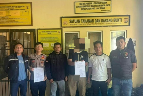 Personel Polres Gayo Lues mengamankan seorang pria yang diduga sebagai pelaku pembunuhan dr. Shanti Hastuti di wilayah Blangkejeren, Aceh. Foto: Dok. Istimewa
