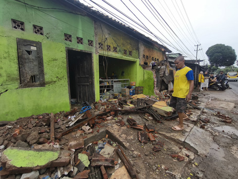 Sebuah truk boks dengan Nopol BE 8270 RU alami kecelakaan di Jalur Provinsi Penghubung Subang-Sadang Purwakarta, Jawa Barat. Foto: Dok. Polres Subang