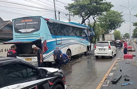 Kondisi bus yang tabrak truk di Pantura Demak. Foto: Dok. Istimewa