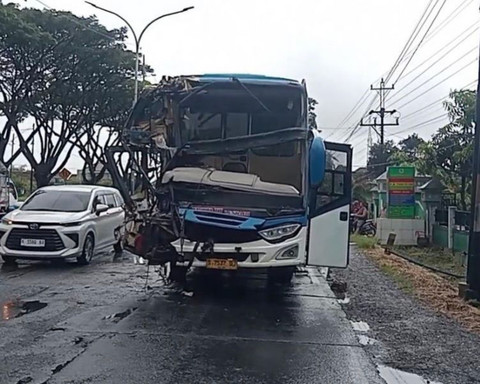 Kondisi bus yang tabrak truk di Pantura Demak. Foto: Dok. Istimewa