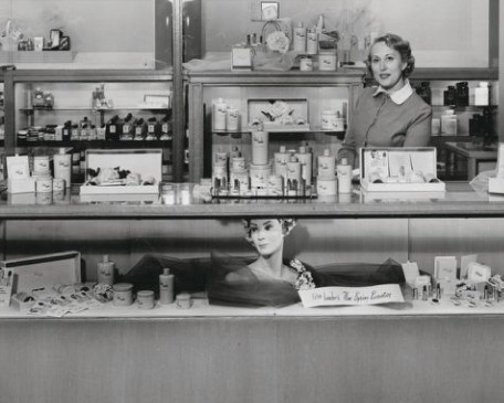 Filosofi Kecantikan yang Memberdayakan Perempuan. Foto: ESTEE LAUDER