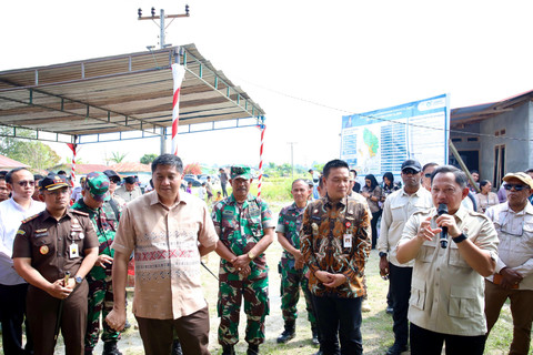 Mendagri Muhammad Tito Karnavian bersama Menteri  PKP Maruarar Sirait meninjau pelaksanaan Program Bantuan Stimulan Perumahan Swadaya (BSPS) di Desa Nagasaribu IV, Kecamatan Lintong Nihuta, Kabupaten Humbang Hasundutan, Kamis (26/3/2026). Foto: Kemendagri RI