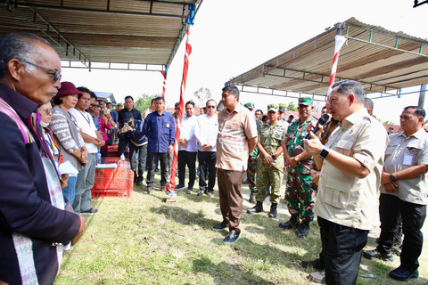 Mendagri Muhammad Tito Karnavian bersama Menteri  PKP Maruarar Sirait meninjau pelaksanaan Program Bantuan Stimulan Perumahan Swadaya (BSPS) di Desa Nagasaribu IV, Kecamatan Lintong Nihuta, Kabupaten Humbang Hasundutan, Kamis (26/3/2026). Foto: Kemendagri RI